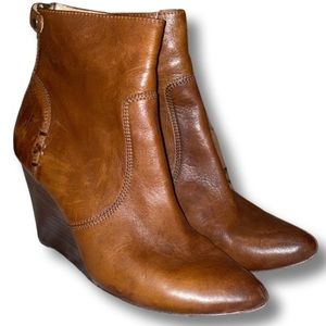 Frye Regina back zip bootie size 9.5